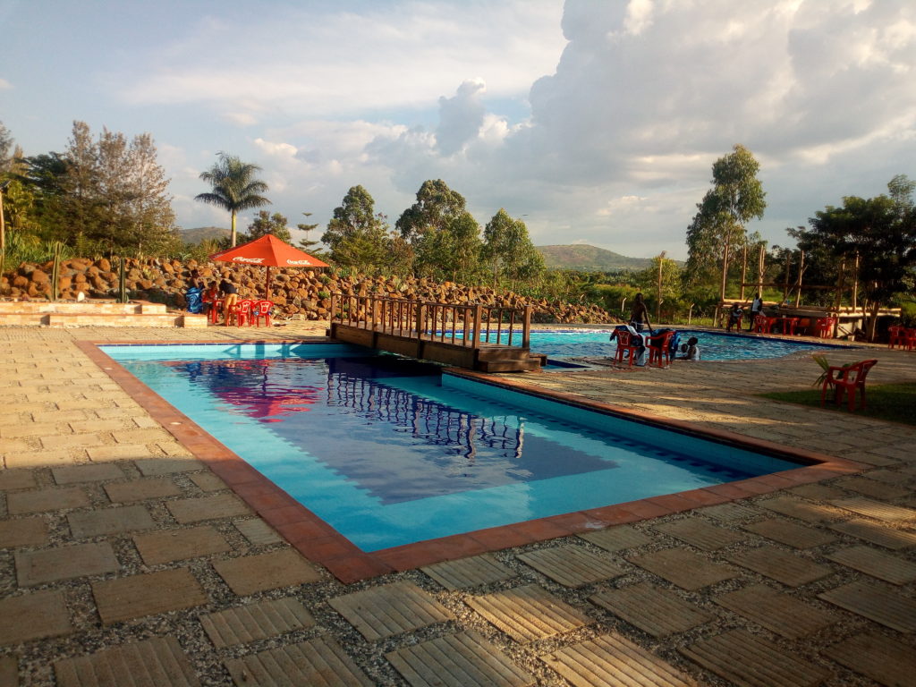 Kabalega Resort Zwembad